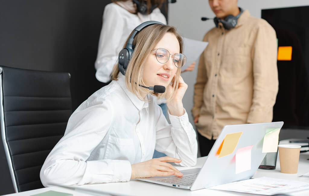Teilnehmende im Online Marketing Kurs im Austausch in einer Lern-Community